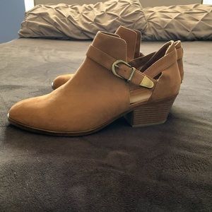 NEW! Camel colored booties
